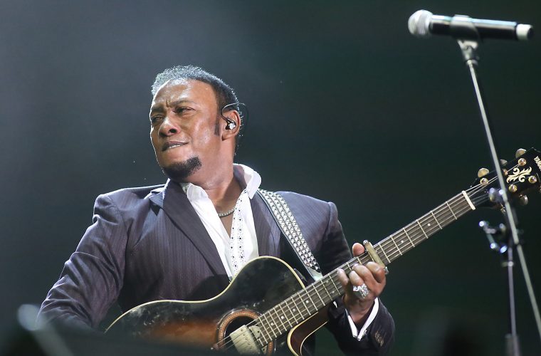 Antony Santos lidera el Top 25 de ESENDOM con “A fuerza de dolor” y reafirma el reinado de la bachata