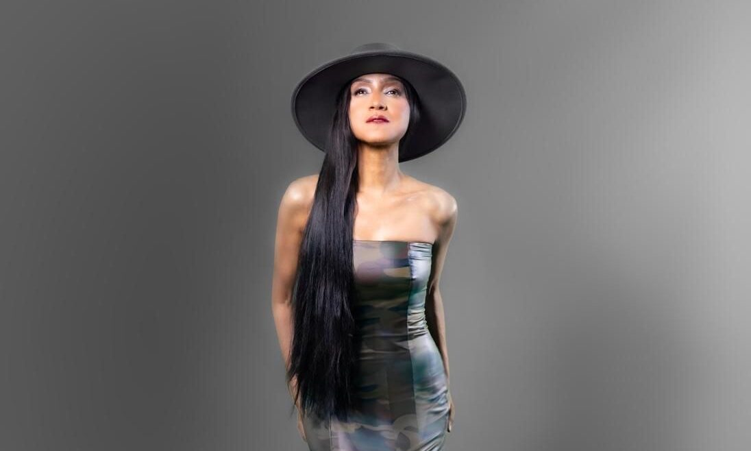 «Feliz Navidad»: El Merengue Navideño de Carmen Jiménez Ya Está Aquí
