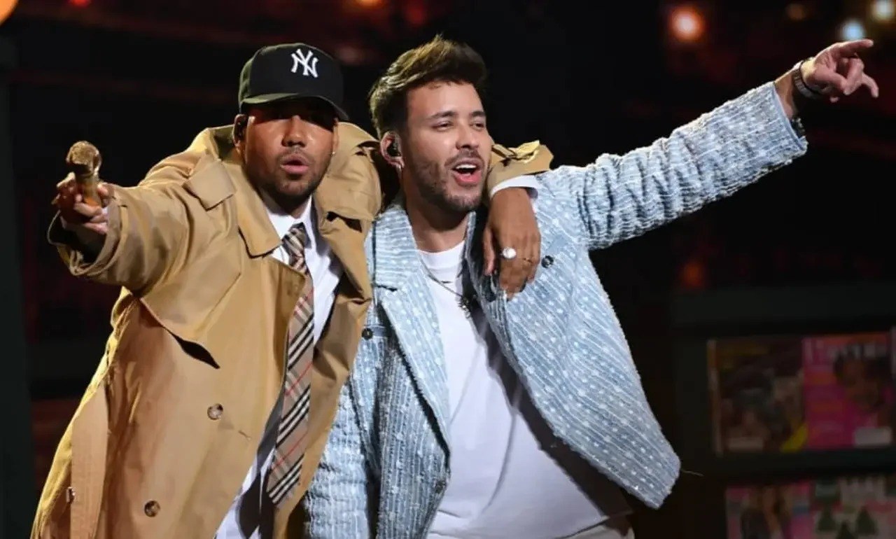 Romeo Santos y Prince Royce juntos en tarima en concierto