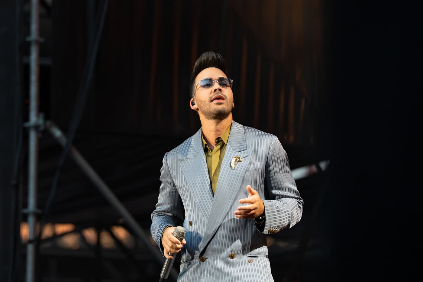 Romeo Santos en tarima durante un concierto de bachata